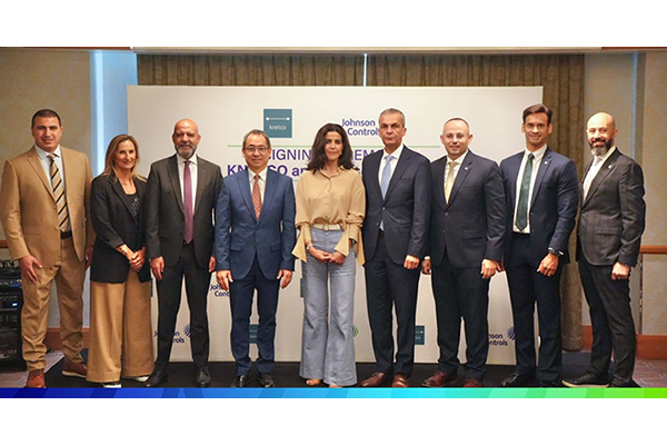 Senior leadership of KNETCO and Johnson Controls posing at a ceremony in Kuwait City